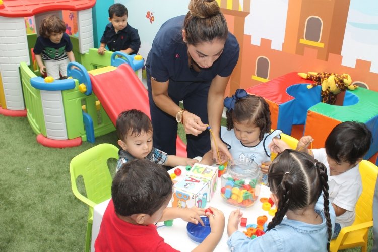 Inauguración área de juegos Centro de Salud Canaima