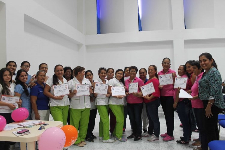 ESE Carmen Emilia Ospina certificó a madres comunitarias modalidad FAMI y a madres lactantes de la Comuna 6