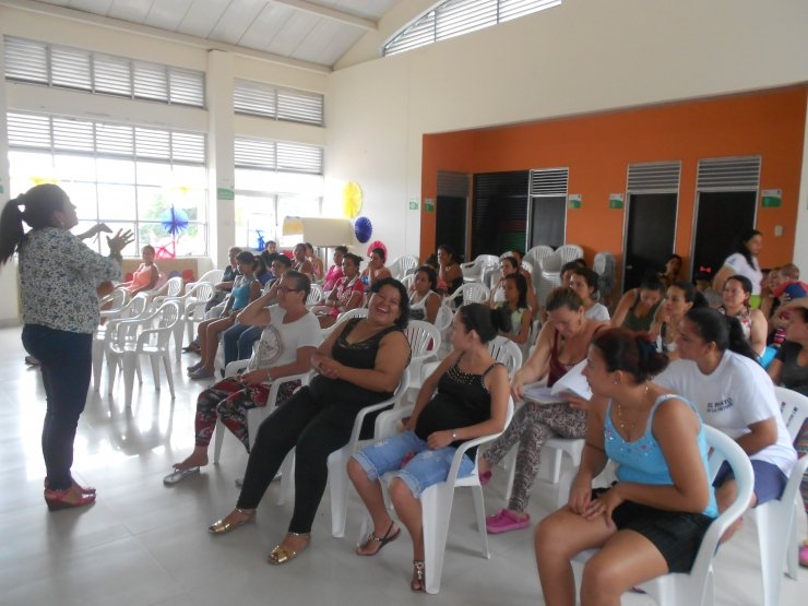 ESE Carmen Emilia Ospina apoyó capacitación a padres de familia del CDI de Bosques de San Luis
