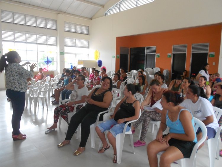 ESE Carmen Emilia Ospina apoyó capacitación a padres de familia del CDI de Bosques de San Luis